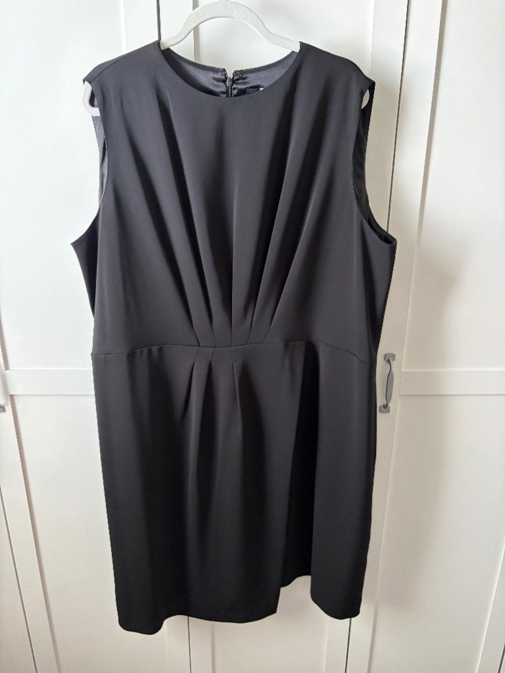Black Cocktail Plus Sized (24W) Sleeveless Dress